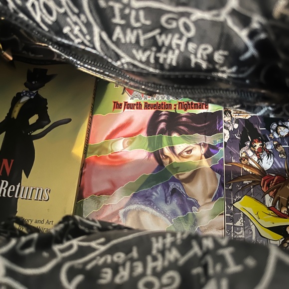 Extreamly Rare HTF Betsey Johnson Black and colorful floral skull studded duffle - Picture 11 of 14